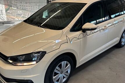 VW Touran 276.878 km 12.980 &euro; Euskirchen 53879