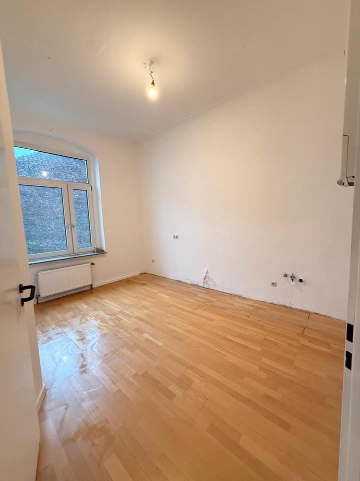 Renovierte 4-Zimmerwohnung in Köln Nippes zu Vermieten zimmer