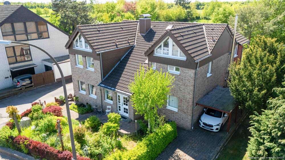 Einfamilienhaus Erftstadt / Bliesheim Bliesheim - 8 Zimmer, 255 m&sup2;, 769.000&euro; | Angebot:27597363