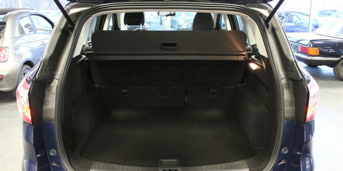 Ford Kuga 2.0 TDCi 2x4 Trend 115.640 km 11.980 &euro; Euskirchen 53881