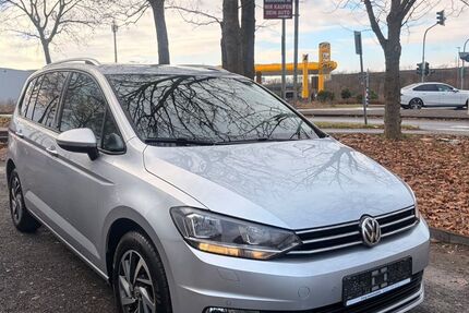 VW Touran 131.000 km 11.999 &euro; Köln 51107