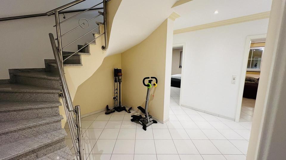 Mehrfamilienhaus, Wohnhaus Köln Lindenthal - 6 Zimmer, 266 m&sup2;, 3.150&euro; | Angebot:25756607