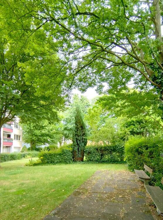 Großzügige 6-Zimmer Wohnung mit Balkon und Gartenmitbenutzung, ruhige und grüne Wohnlage, kleine Eigentümergemeinschaft 6 zimmer