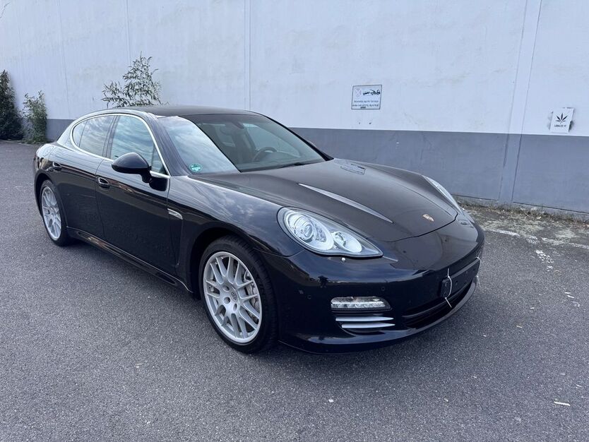 Porsche Panamera 157.000 km 25.700 € Erftstadt 50374