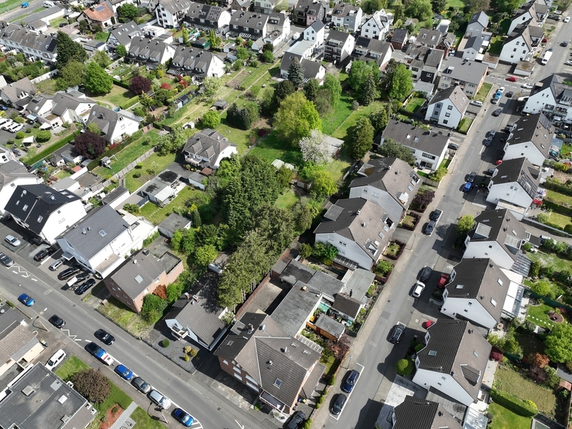 Mit 3D: Ein- bis Zweifamilienhaus in Köln-Wahnheide mit zusätzlichem Grundstück! 6 zimmer