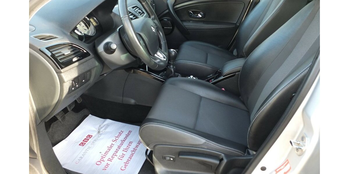 Renault Megane BOSE EDITION NAVI KLIMAAUTOM TEILLEDER PARK 107.158 km 7.408 &euro; Köln 50858