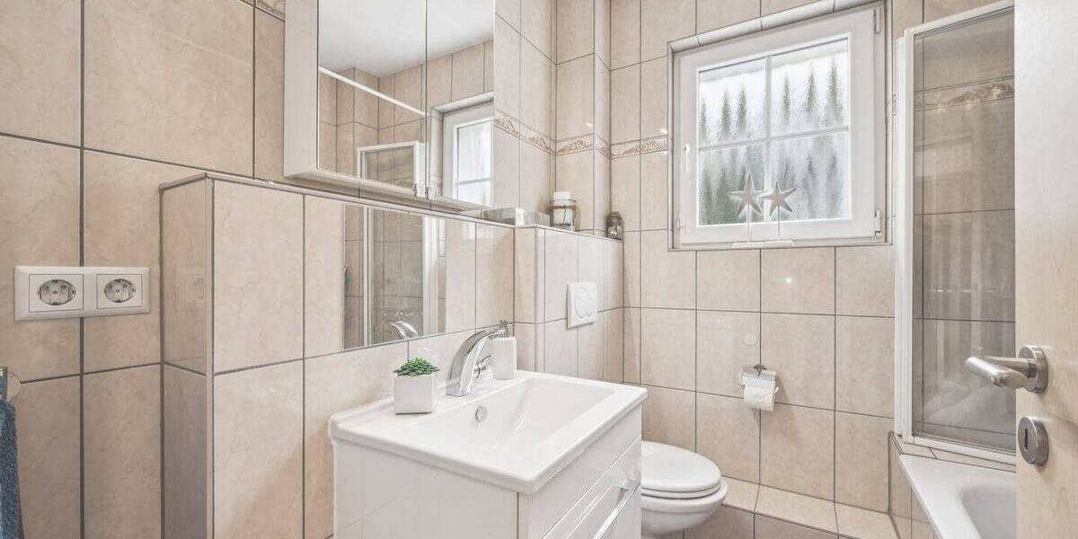 Einfamilienhaus Bonn Oberkassel - 6 Zimmer, 190 m&sup2;, 897.000&euro; | Angebot:25930102