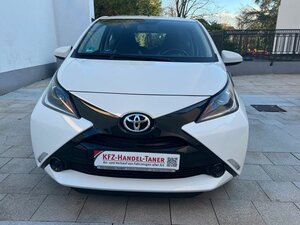 Toyota Aygo (X) 1,0-l-VVT-i x 74.900 km 6.900 &euro; Troisdorf 53844