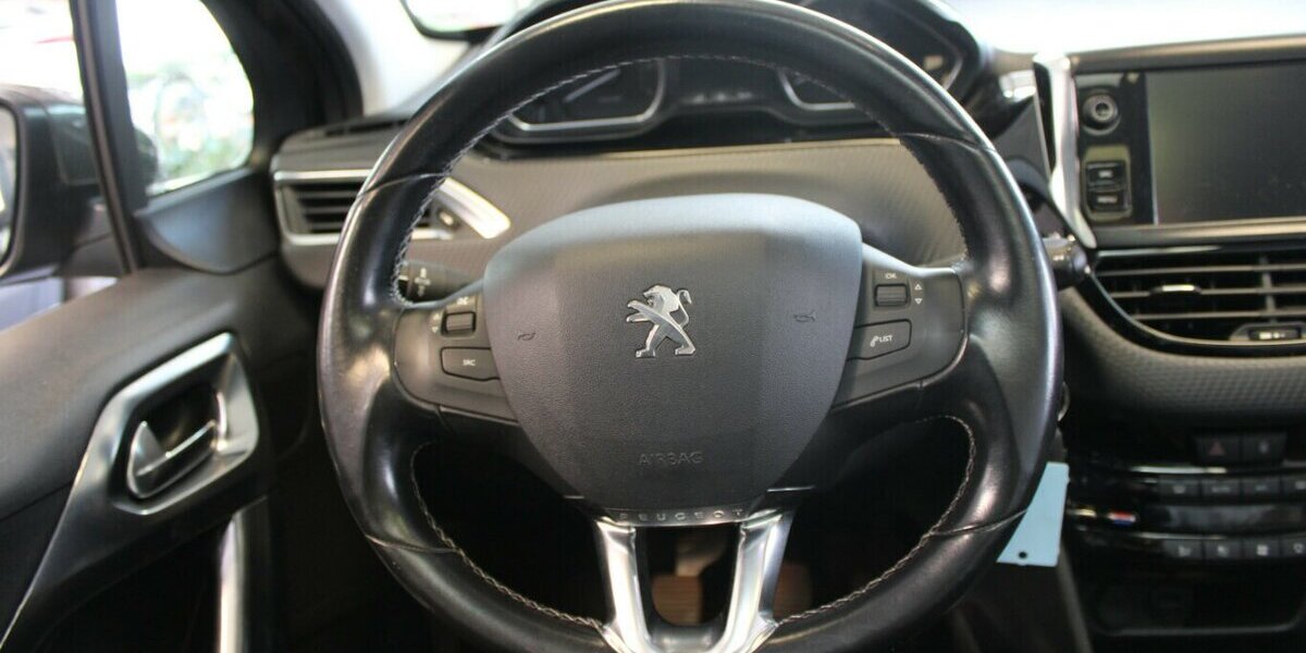 Peugeot 2008 1.2 - Panorama - Navi - 59.620 km 9.980 &euro; Euskirchen 53881