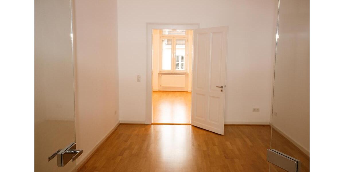 Etagenwohnung Bonn Gronau - 5 Zimmer, 120 m&sup2;, 1.800&euro; | Angebot:26349946