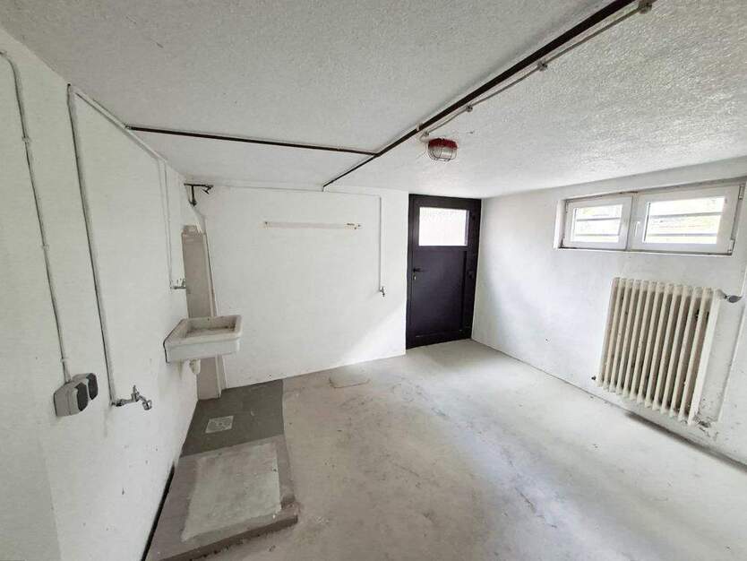 CITYHOUSE: Freistehendes Einfamilienhaus mit viel Potential, traumhaften großen Grundstück, Garage 3 zimmer