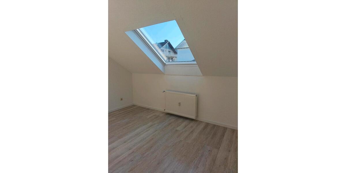 Dachgeschoßwohnung Wachtberg - 3 Zimmer, 90 m&sup2;, 850&euro; | Angebot:25793372