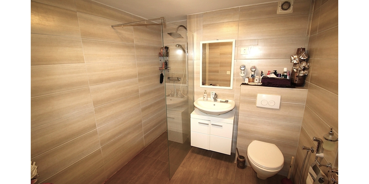 Gut geschnittene, barrierearme und bezugsfreie 4 Zimmer-Wohnung mit Balkon und Tiefgaragenstellplatz - Etagenwohnung Bonn / Tannenbusch Tannenbusch | Angebot:26196067