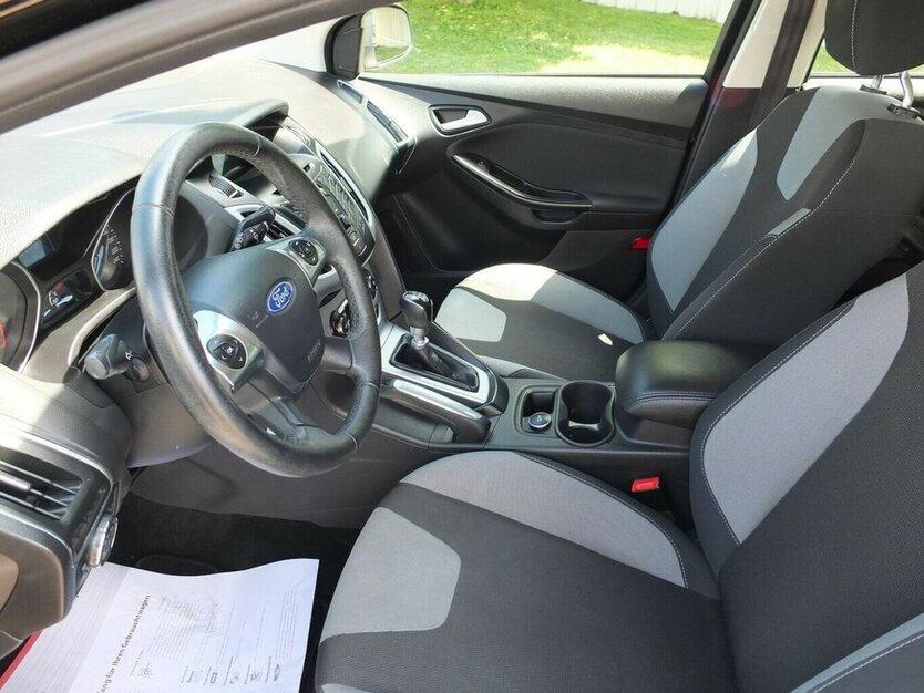 Ford Focus CHAMPIONS EDITION 5-TÜRIG orig.53.215 km ! 53.215 km 8.298 € Köln 50858