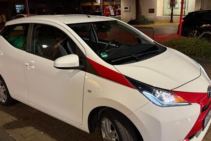 Toyota Aygo (X) 85.000 km 6.300 € Bonn 53179