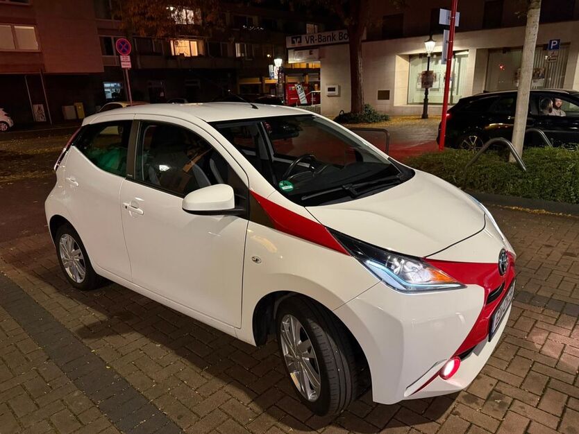 Toyota Aygo (X) 85.000 km 6.300 € Bonn 53179