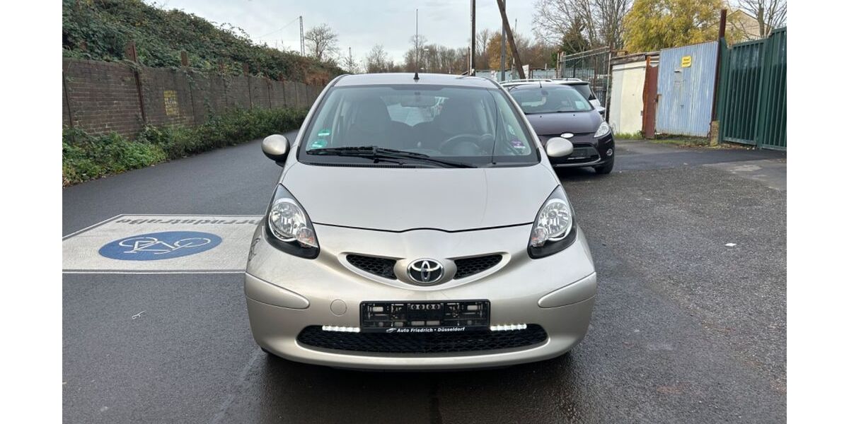 Toyota Aygo (X) 95.000 km 2.700 &euro; Köln 50739