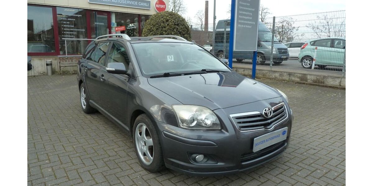 Toyota Avensis 192.449 km 3.890 &euro; Köln 51063