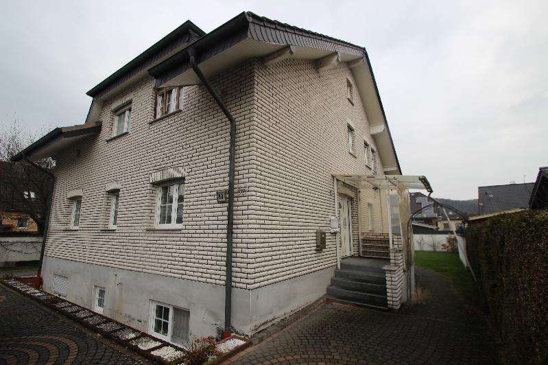 Haus zum Kaufen in Hennef 679.000 € 300 m²
