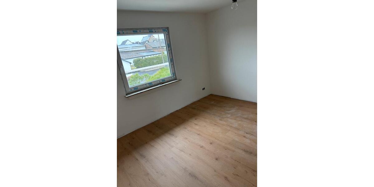 Etagenwohnung Hennef (Sieg) - 3 Zimmer, 90 m&sup2;, 1.215&euro; | Angebot:26456118