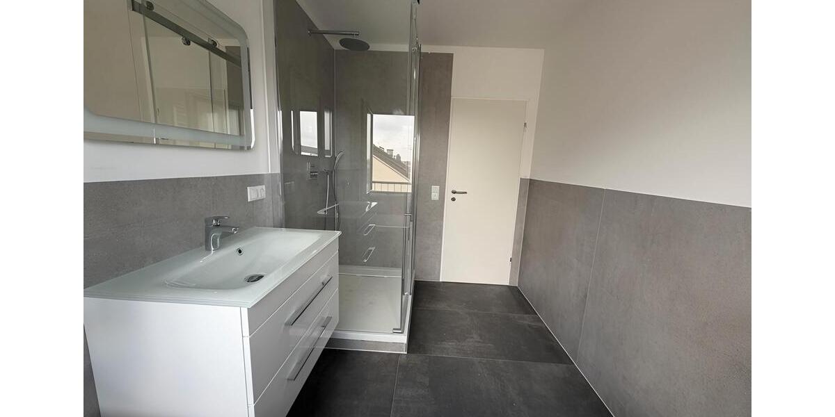 Dachgeschoßwohnung Sankt Augustin - 2 Zimmer, 102 m&sup2;, 1.250&euro; | Angebot:26072587