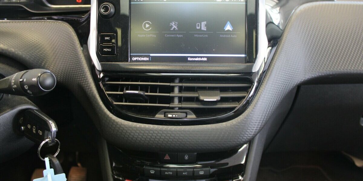 Peugeot 2008 1.2 - Panorama - Navi - 59.620 km 9.980 &euro; Euskirchen 53881