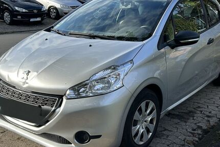 Peugeot 208 75.800 km 5.900 € Königswinter 53639