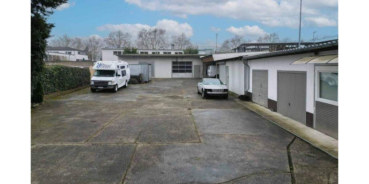 Wohn- und Geschäftshaus mit Werkstatt, Lagerflächen und Garagen in Bad Godesberg zimmer