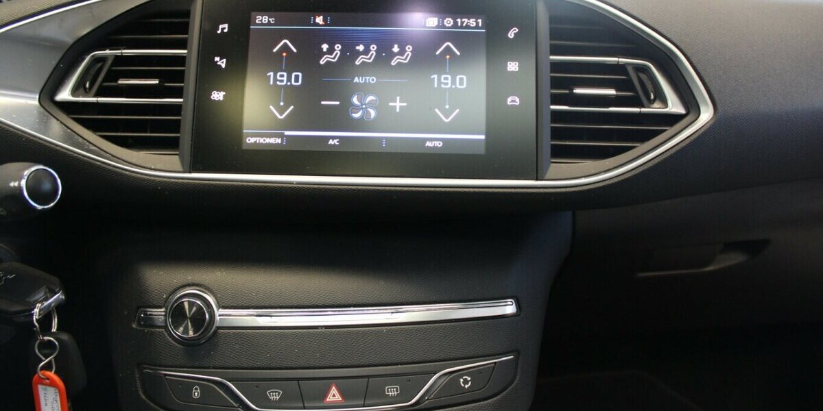 Peugeot 308 PureTech 130 GPF Style 81.569 km 11.980 &euro; Euskirchen 53881