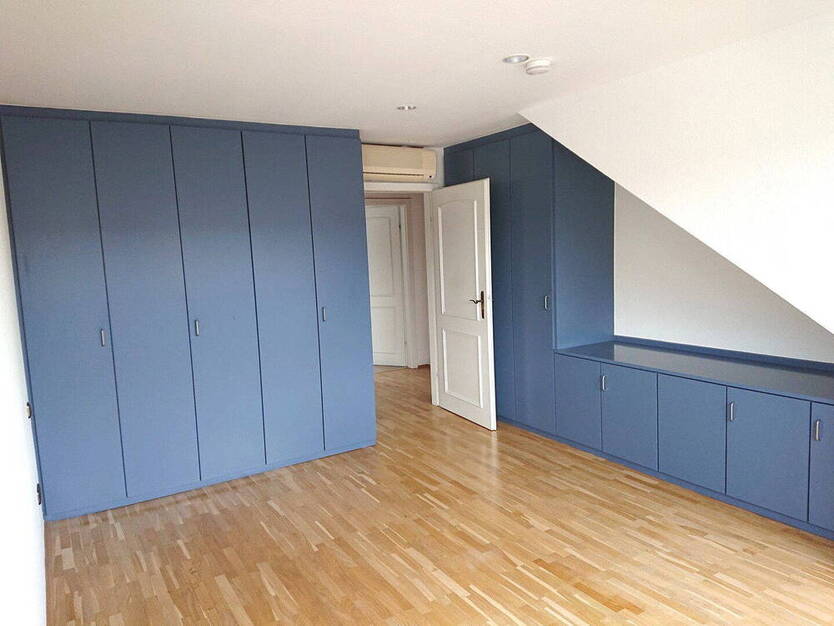 Sehr schöne, helle Dachgeschoßwohnung; provisionsfrei!