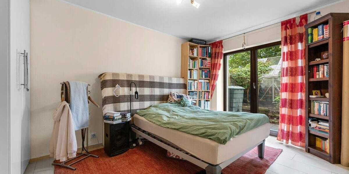 Gehobene Ausstattung und barrierearm: Großzügige 4-Zimmer-Wohnung mit Garten in Bestlage von Refrath 4 zimmer