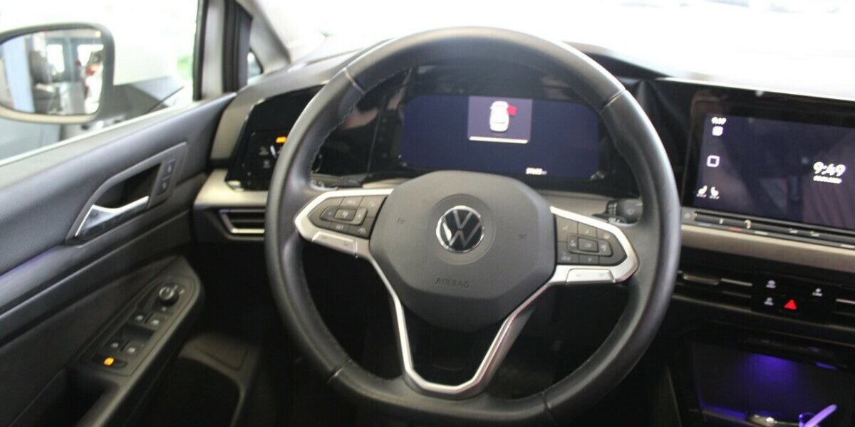 VW Golf VIII 2.0 TSI OPF DSG Style 37.650 km 23.980 &euro; Euskirchen 53881