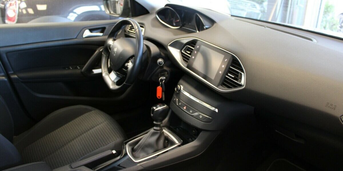 Peugeot 308 PureTech 130 GPF Style 81.569 km 11.980 &euro; Euskirchen 53881