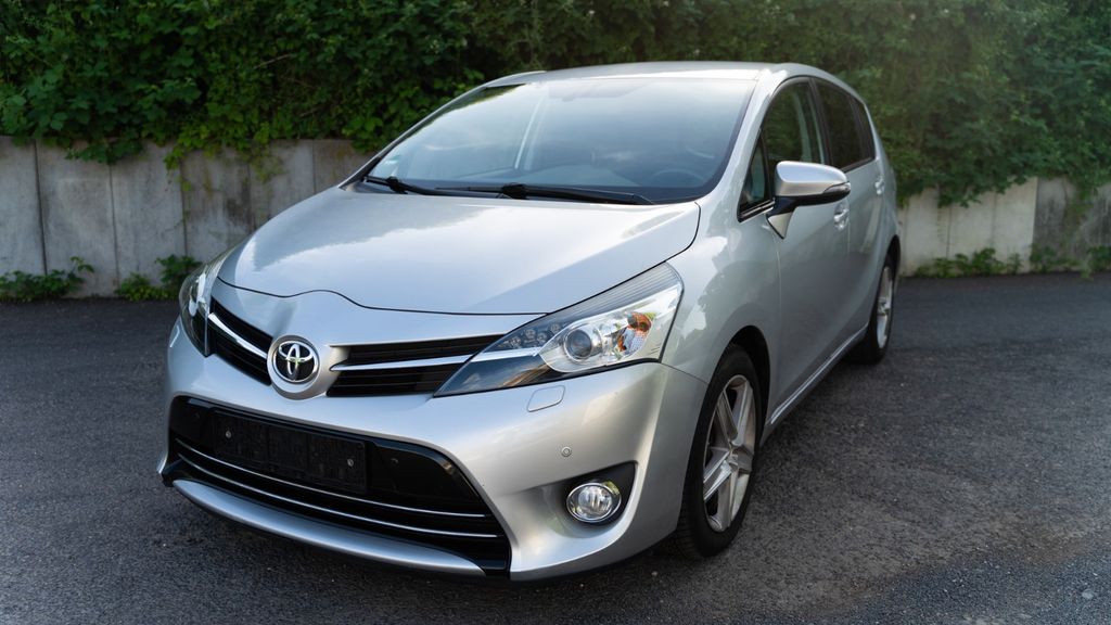 Toyota Verso 181.412 km 8.450 &euro; Hürth 50354