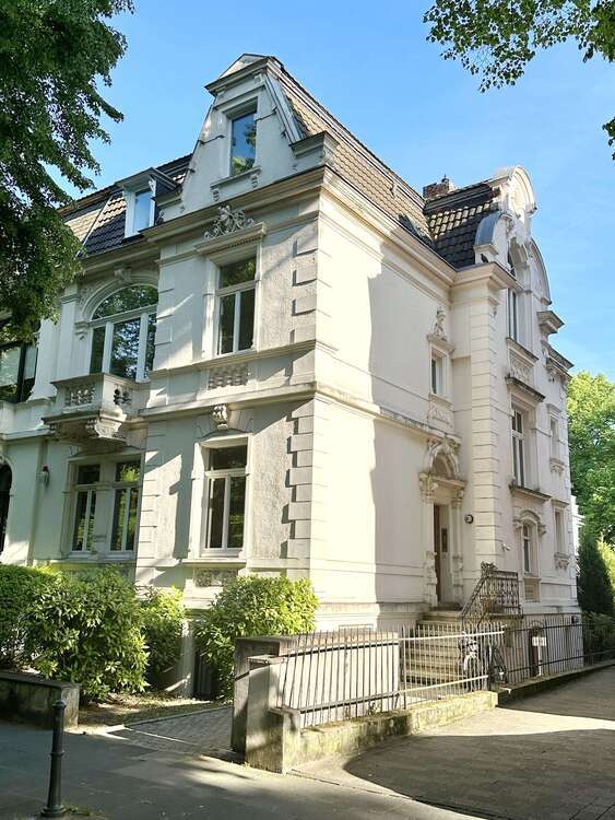 Büro in Bonn 1.745.000 € 393 m²