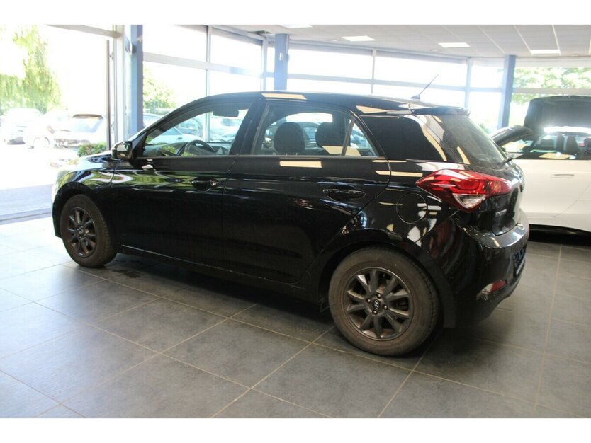 Hyundai i20 1.2 5-Türig - Klima - SHZ - 83.709 km 9.980 € Euskirchen 53881