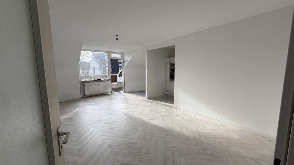 Dachgeschoßwohnung Köln Ehrenfeld - 1 Zimmer, 50 m&sup2;, 1.300&euro; | Angebot:24824941