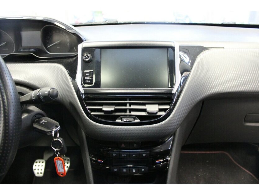 Peugeot 208 Blue-HDi 120 Allure GT Line 133.075 km 8.480 € Euskirchen 53881