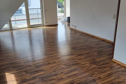 Lichtdurchflutete Wohnung 4,5 Zimmer, Balkon, 102qm Koisdorf 4 zimmer