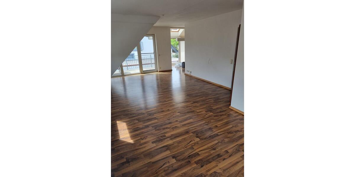 Lichtdurchflutete Wohnung 4,5 Zimmer, Balkon, 102qm Koisdorf 4 zimmer