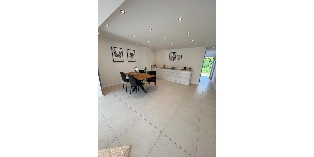 Erdgeschoßwohnung Niederkassel - 2 Zimmer, 65 m&sup2;, 890&euro; | Angebot:24788199