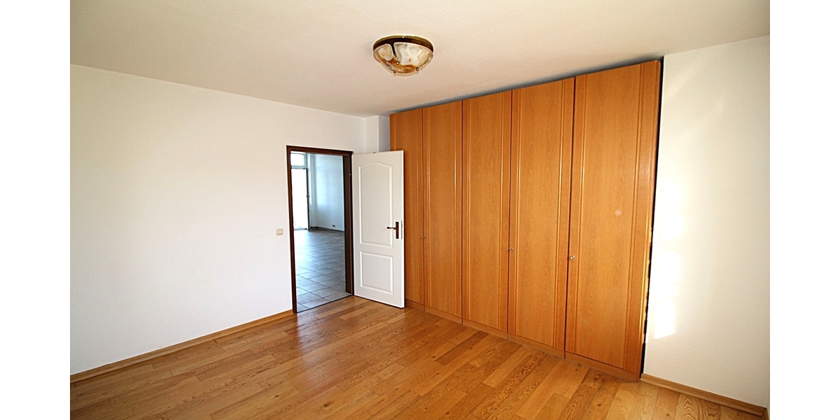 Erste Reihe Rheinblick! Sofort beziehbare zwei Zimmer mit kleinem Balkon, Stellplatz und Garage. TOP - Etagenwohnung Königswinter | Angebot:26948143