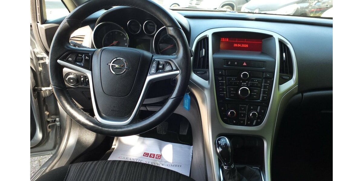 Opel Astra WM26:SPORTS TOURER EDITION PARKPILOT KLIMAAN 133.025 km 5.908 &euro; Köln 50858