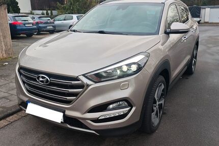 Hyundai TUCSON 133.600 km 15.400 &euro; Meckenheim 53340