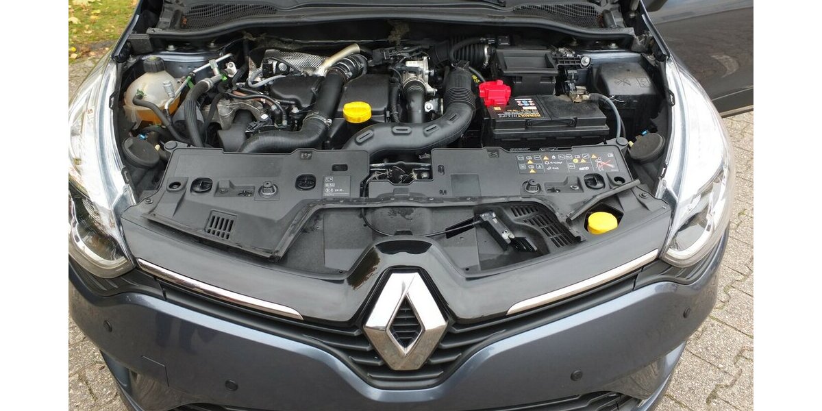 Renault Clio BLACK WEEK 25: EXPRESSION NAVI PARCTRONIC STA 118.021 km 7.904 &euro; Köln 50858