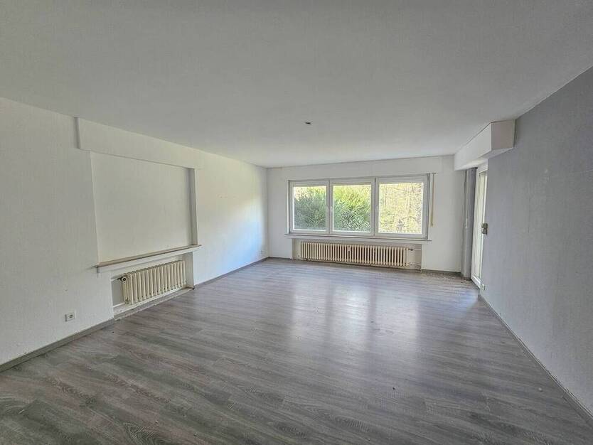 Teilrenoviertes Zweifamilienhaus in Ortsrandlage von 53127 Bonn - Ippendorf!