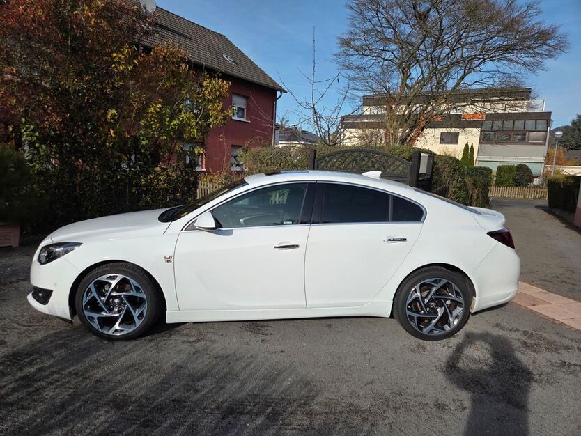 Opel Insignia 94.000 km 11.800 € Bad Honnef 53604