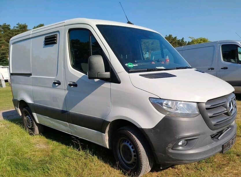 Mercedes-Benz Sprinter 269.000 km 14.400 € Köln 50668