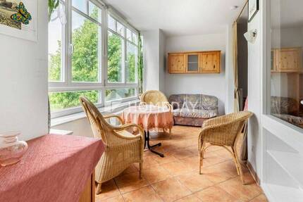 Stilvolle 4-Zimmer-Wohnung mit Balkon und Wintergarten - ideal für Familien - Erbpacht vorhanden