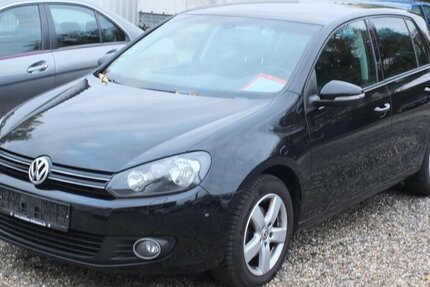 VW Golf 1.6TDi TEAM EINPARKHILFE SHZ TEMPOMAT 5-türig 159.855 km 7.904 € Köln 50858